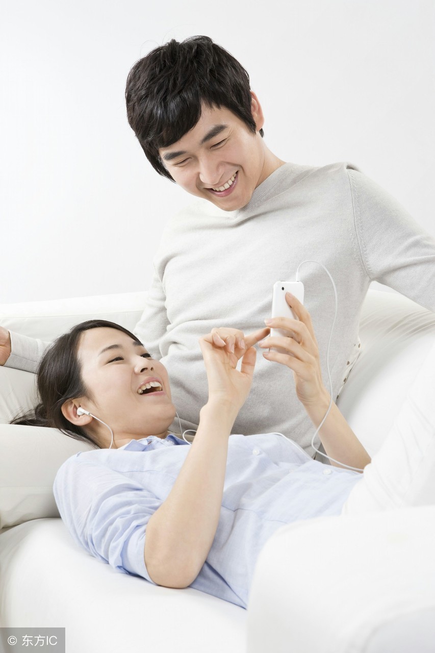 2个月宝宝晚上不爱睡觉老是哭闹怎么办?宝妈要了解这其中的原因