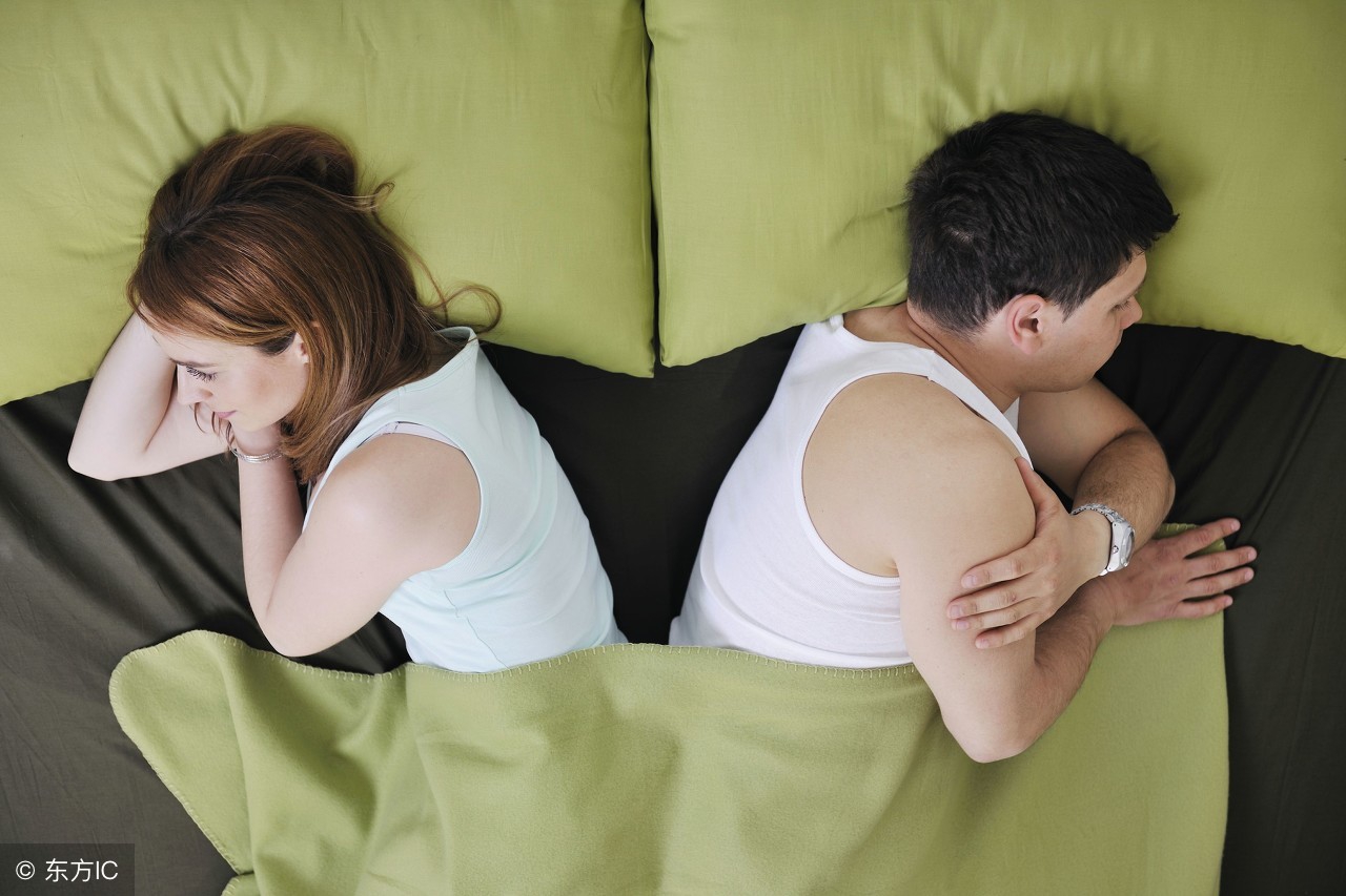 男人很爱他老婆但还爱着情人,和情人在一起随时牵挂着老婆