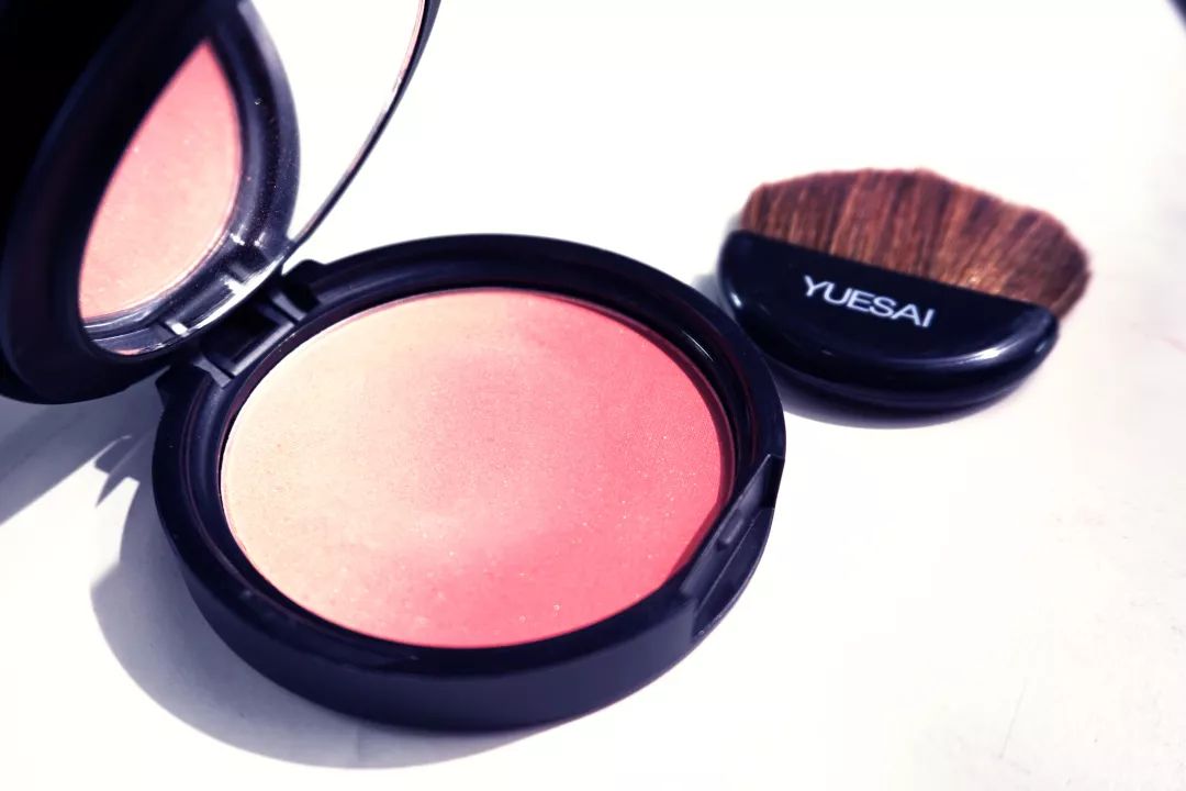 秋冬温柔显白美甲腮红,橘朵腮红哪个适合秋冬