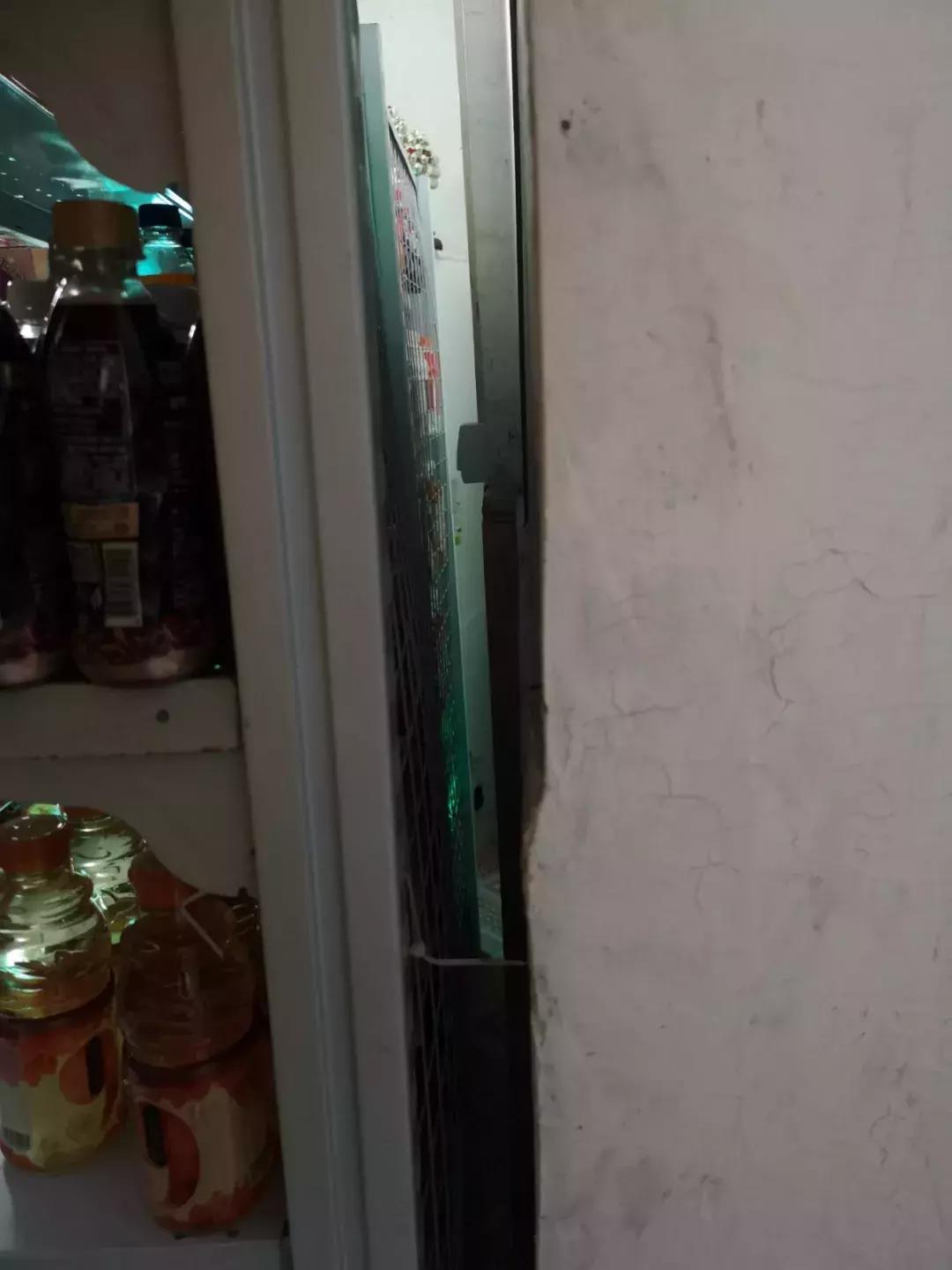 跟着“食安现场”走进梅华街道大型超市沃尔玛和吴铭怀旧火锅店