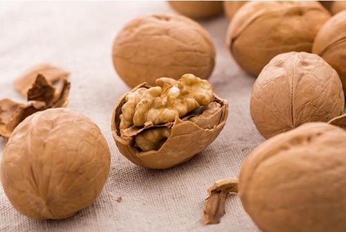 核桃怎样做好吃又简单的,核桃怎么做好吃简单易学