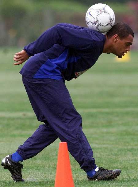 盘球大师德尼尔森骑单车,德尼尔森盘球大师图片