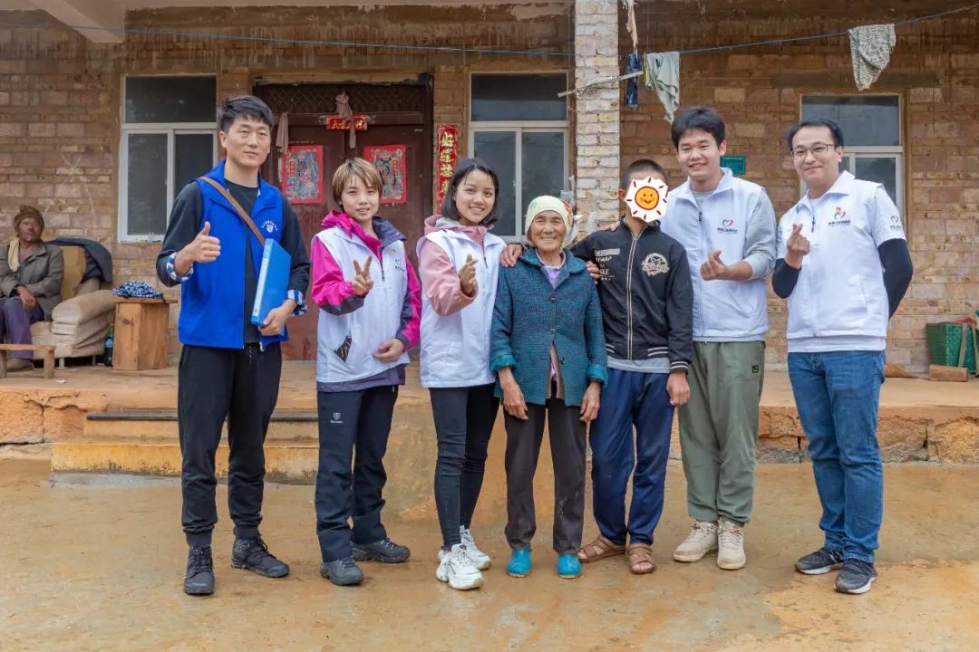 让爱穿越大山“陌上阳光”西部助学探访行动走进云南文山