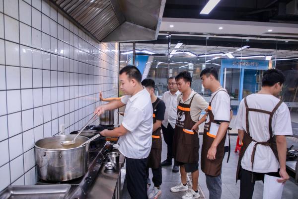 梦想起航，奋勇向前，煌旗第一届精英班圆满落幕