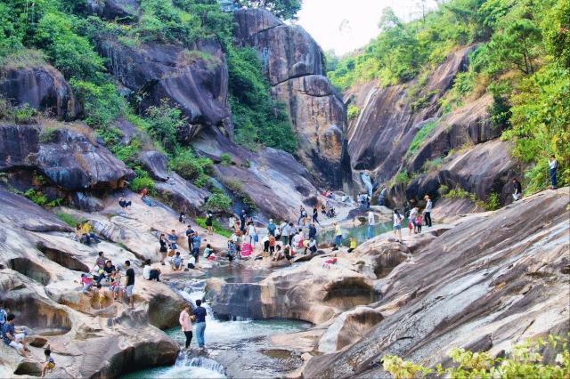 羞羞的铁拳泳池取景,潮州绿岛山庄景区