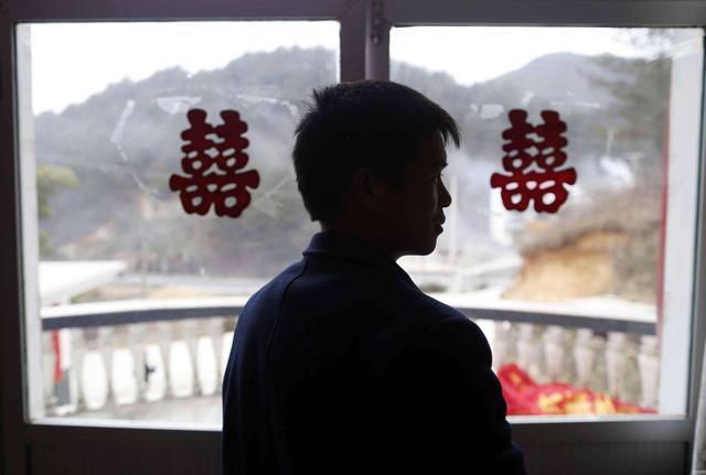 农村有条娶媳妇的“捷径”，不用天价彩礼，农村光棍却不愿尝试
