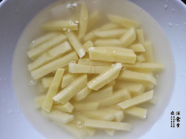 教你在家做薯条成本不到3块钱,自制低温酥脆薯条