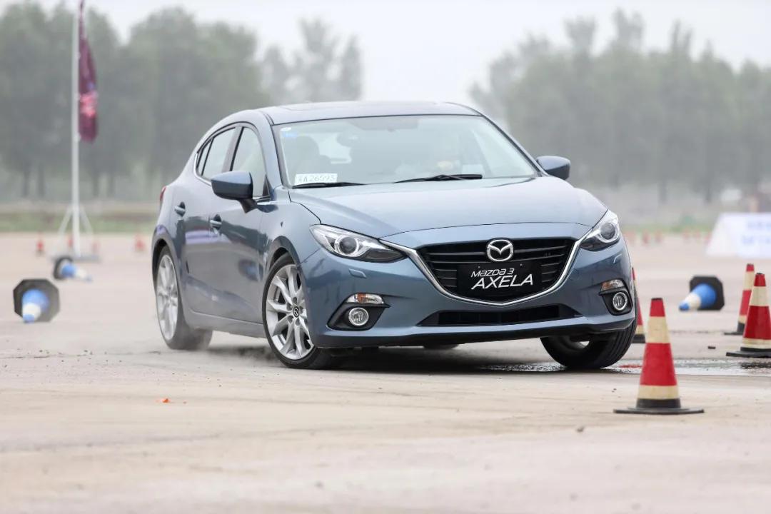 五菱荣光新卡双排地摊车,目前五菱荣光最便宜的车型