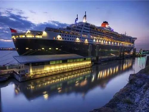 和谐号跟泰坦尼克号对比图片,海洋和谐号和泰坦尼克号的区别