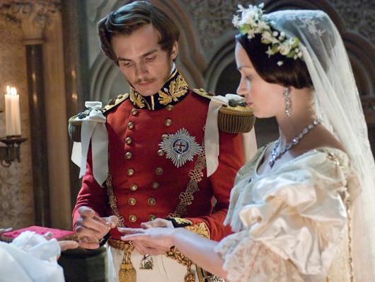 盘点影视剧中的顶级珠宝 (盘点电影中的天价绝世珠宝)