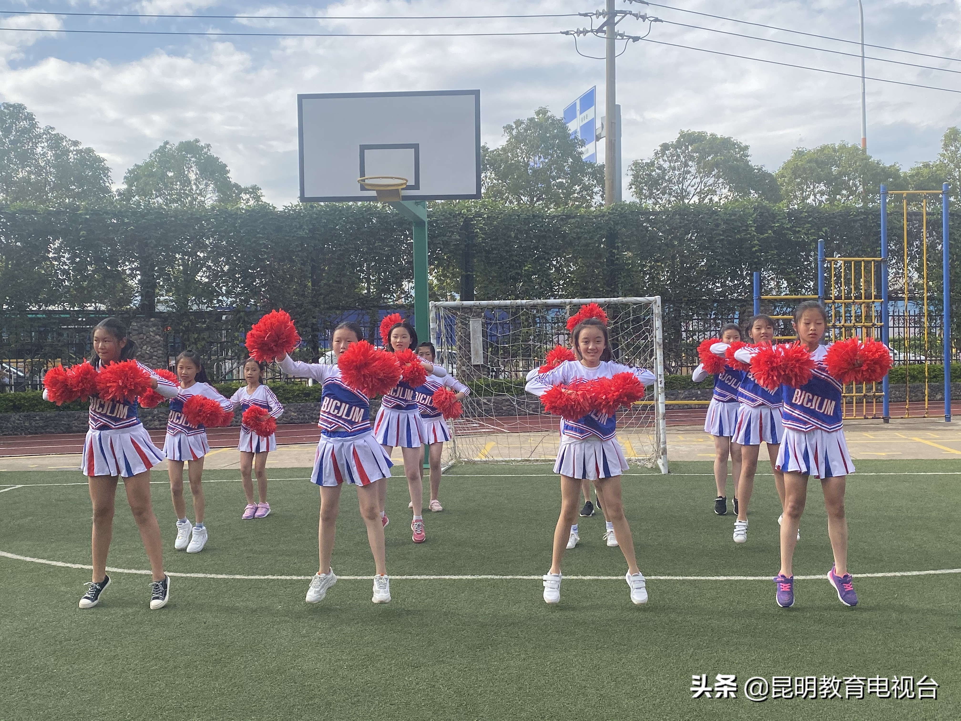 赞！西山区阳光小学打造足球特色校园