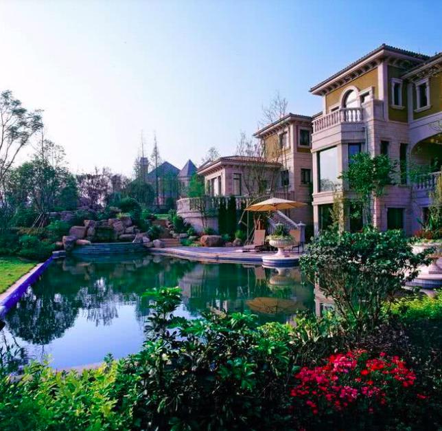 最仗义企业家:赚钱后送乡亲258套别墅,如今亏大钱却无人问津