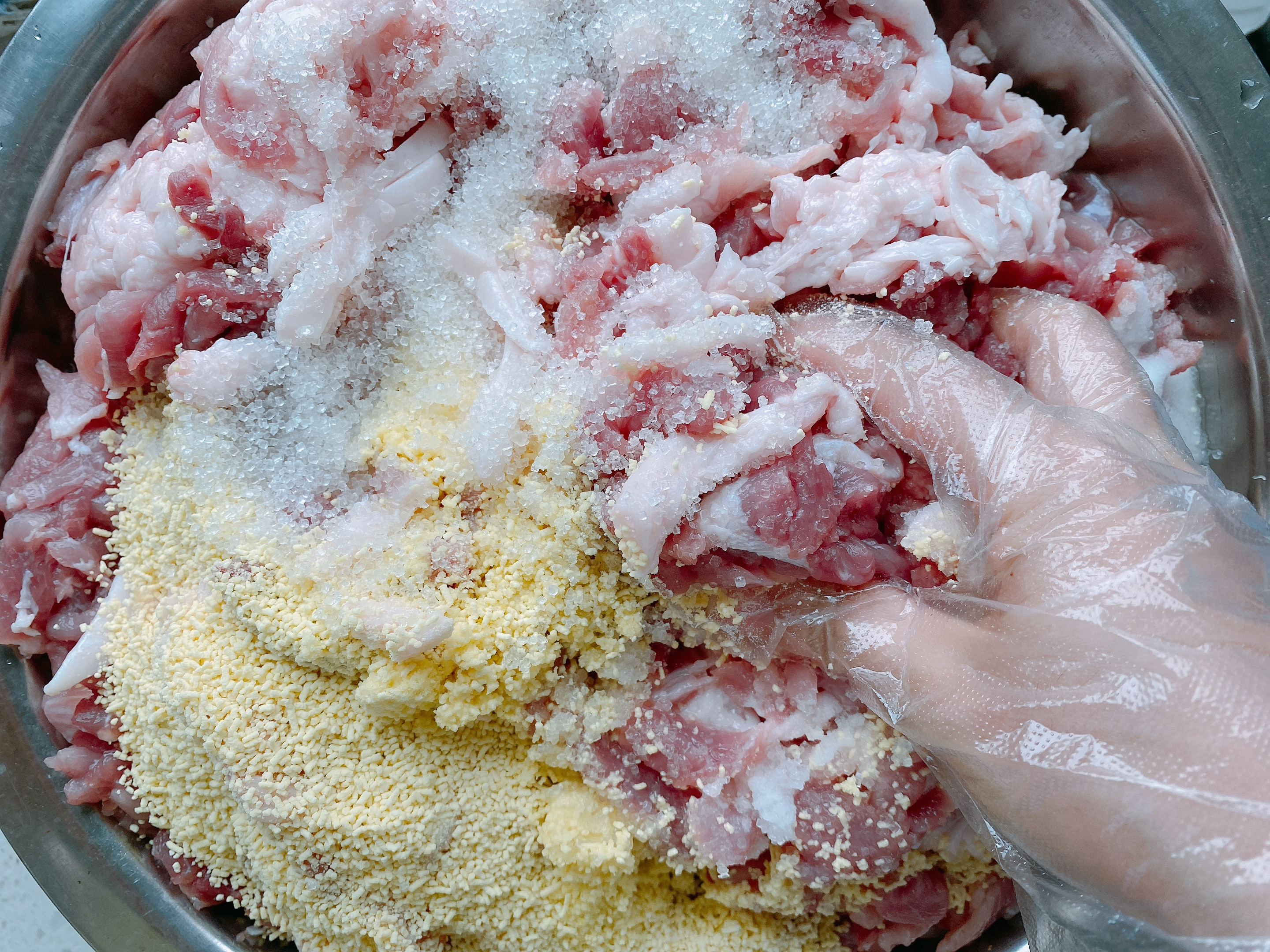 灌香肠放调料顺序,灌香肠最忌四种调料花椒