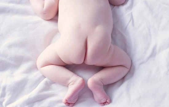 一个月龄宝宝频繁放屁,婴幼儿放屁有什么讲究