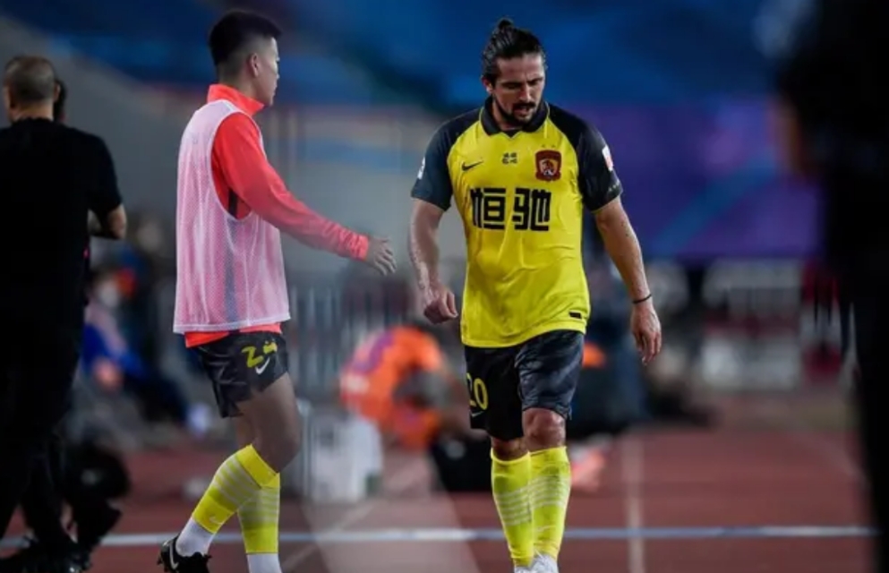 洛国富下场将停赛正确吗,洛国富为失误道歉