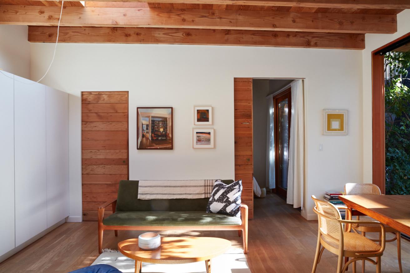 2万买下废弃棚屋，30天翻新成工作室，惬意的场面我承认眼红了