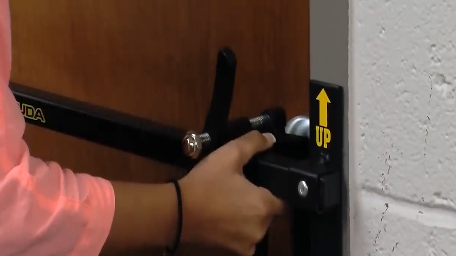 国外智能门锁,牛人发明门锁视频