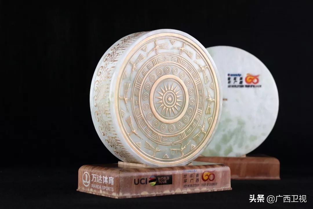 世界大赛奖杯对比,世界赛冠军奖杯归谁所有