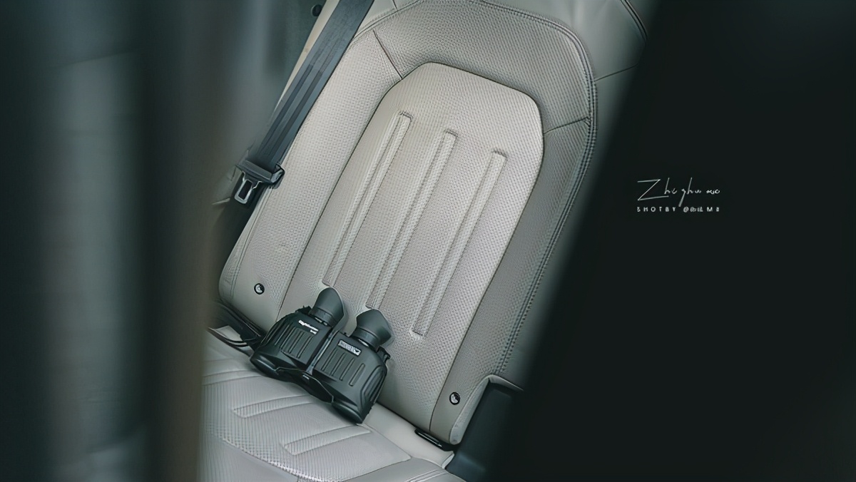 来自500年*火军**商的周边装备，情人节送男友一份“硬核”套装