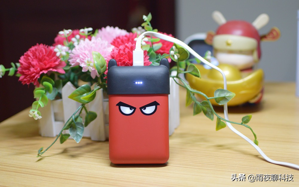 双输出、性能澎湃、魔力十足:爱国者小魔兽MS100移动电源