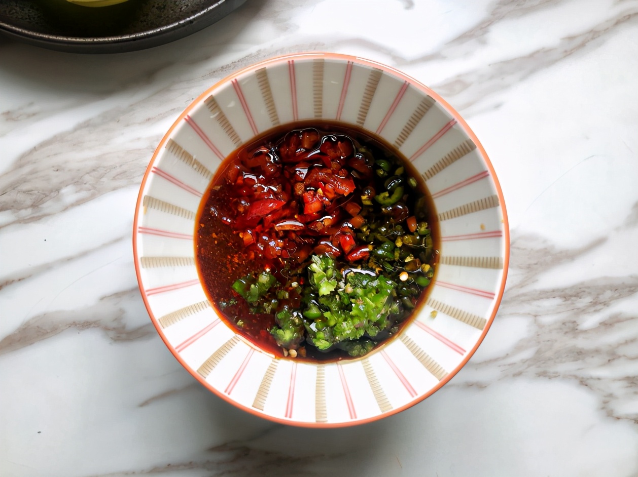 拌皮蛋时，碱味重还涩口？加这3样，去异味，嫩滑爽口，越吃越香