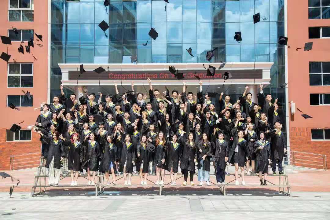 深圳新哲书院老师,深圳新哲书院是国际学校哪个梯队