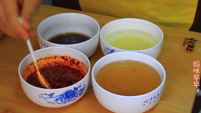 疫情不出门自己做饼吃,疫情不出门在家做美食视频