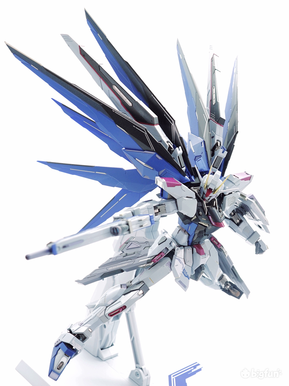 自由高达手办2.0成品,mb自由高达2.0对比1.0