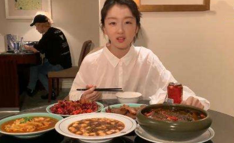 周冬雨身高体重多少斤啊,周冬雨实际身高和体重