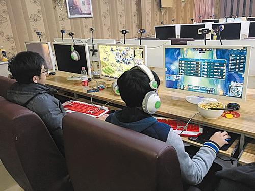 晨看*疆新**|春运火车票限售放宽至15张,丝绸之路冰雪风情节启动