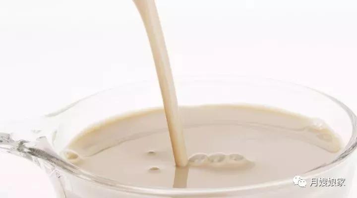 新妈妈母乳越来越少怎么办？月嫂的「四多一减法」让奶水多起来