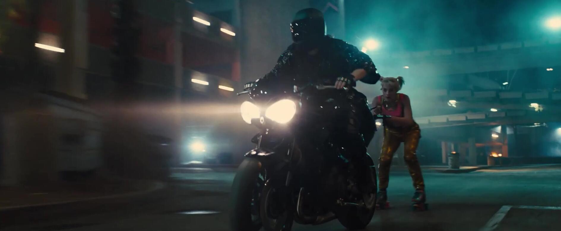 变态女心理医生，因和疯子男友分手后被嘲笑，就策划引爆化工厂