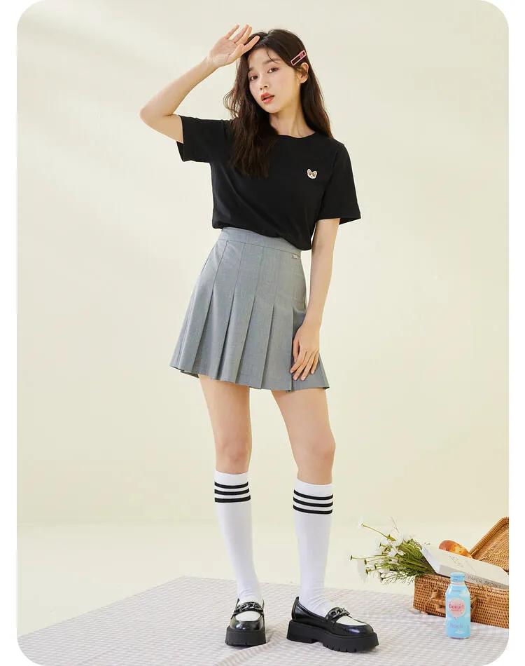 超减龄穿搭法则被杨超越狠狠拿捏,杨超越水手服穿搭