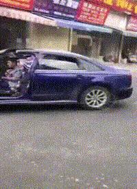 车门下面的塑料板裂了怎么修复,车门侧边裂了怎么修补