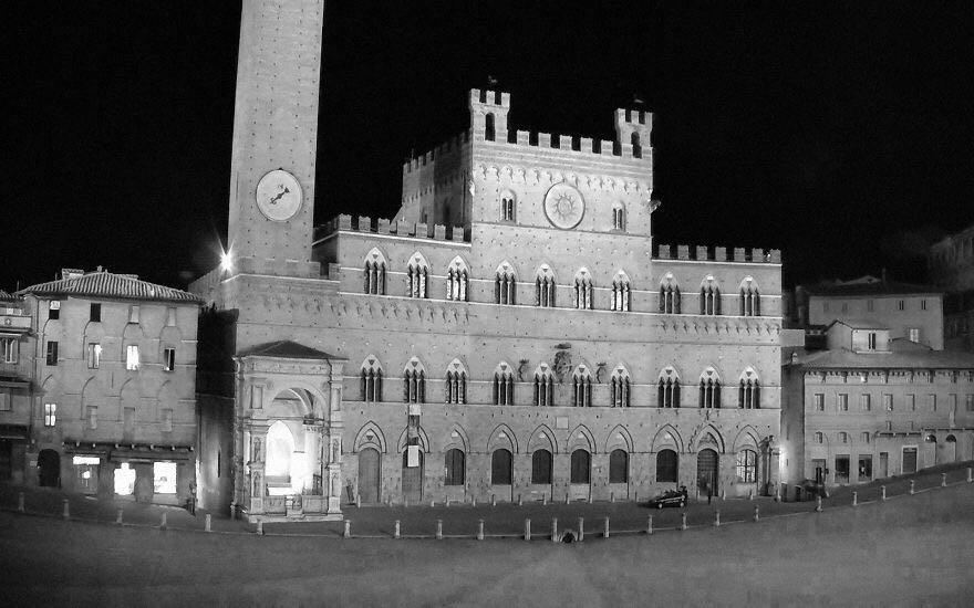 街头监控拍下天使救人,监控拍到国外街头的视频