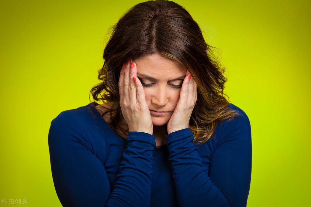 产后情绪不稳定容易哭怎么回事,产后抑郁症一般发生在产后多久