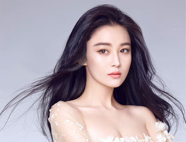 张馨予被黑的经历,将一手烂牌打成王炸的张馨予