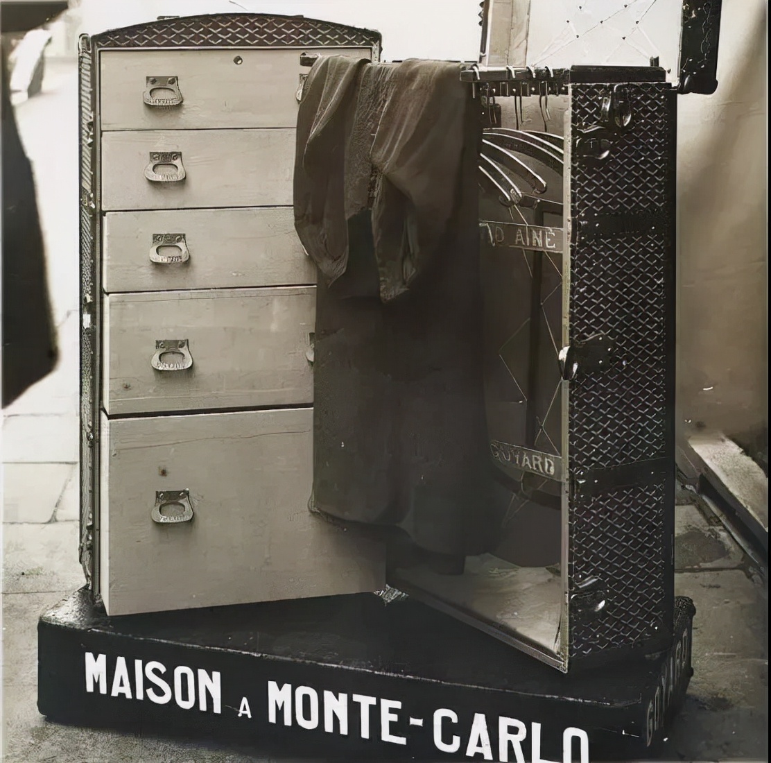 用“沉默”代言的rapper时尚爱物，“人间种草机”王菲超爱背的包