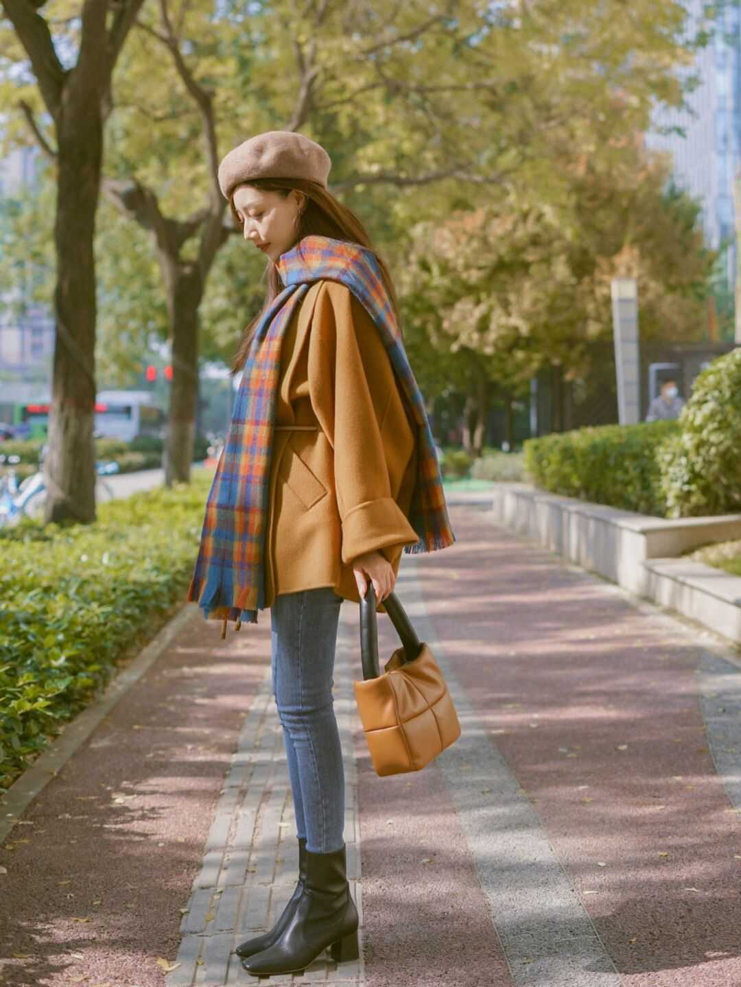 大衣穿不出来,短款收腰大衣好搭