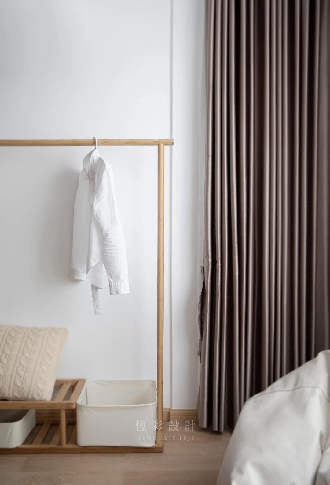 二楼衣帽间和客厅完美结合,二楼客厅开放式衣帽间