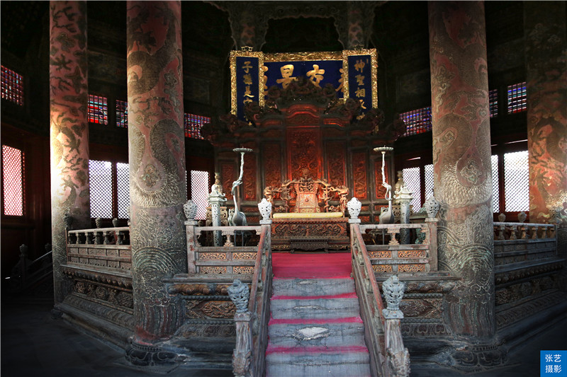 沈阳故宫是举世闻名的建筑物,中国仅存的两大宫殿沈阳故宫