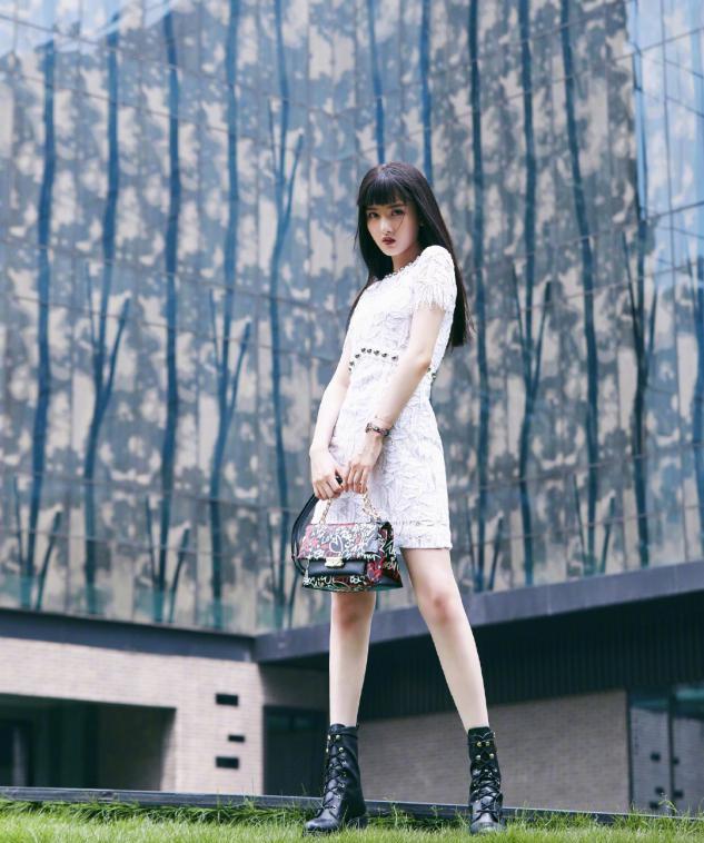 圆脸女生适合啥发型?李兰迪锁骨发、杨超越长卷发,自己看不解释