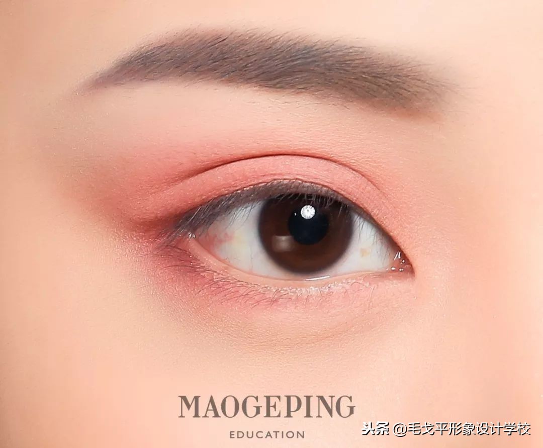 柔和清透的自然眼妆,女团眼妆豆沙蜜桃色