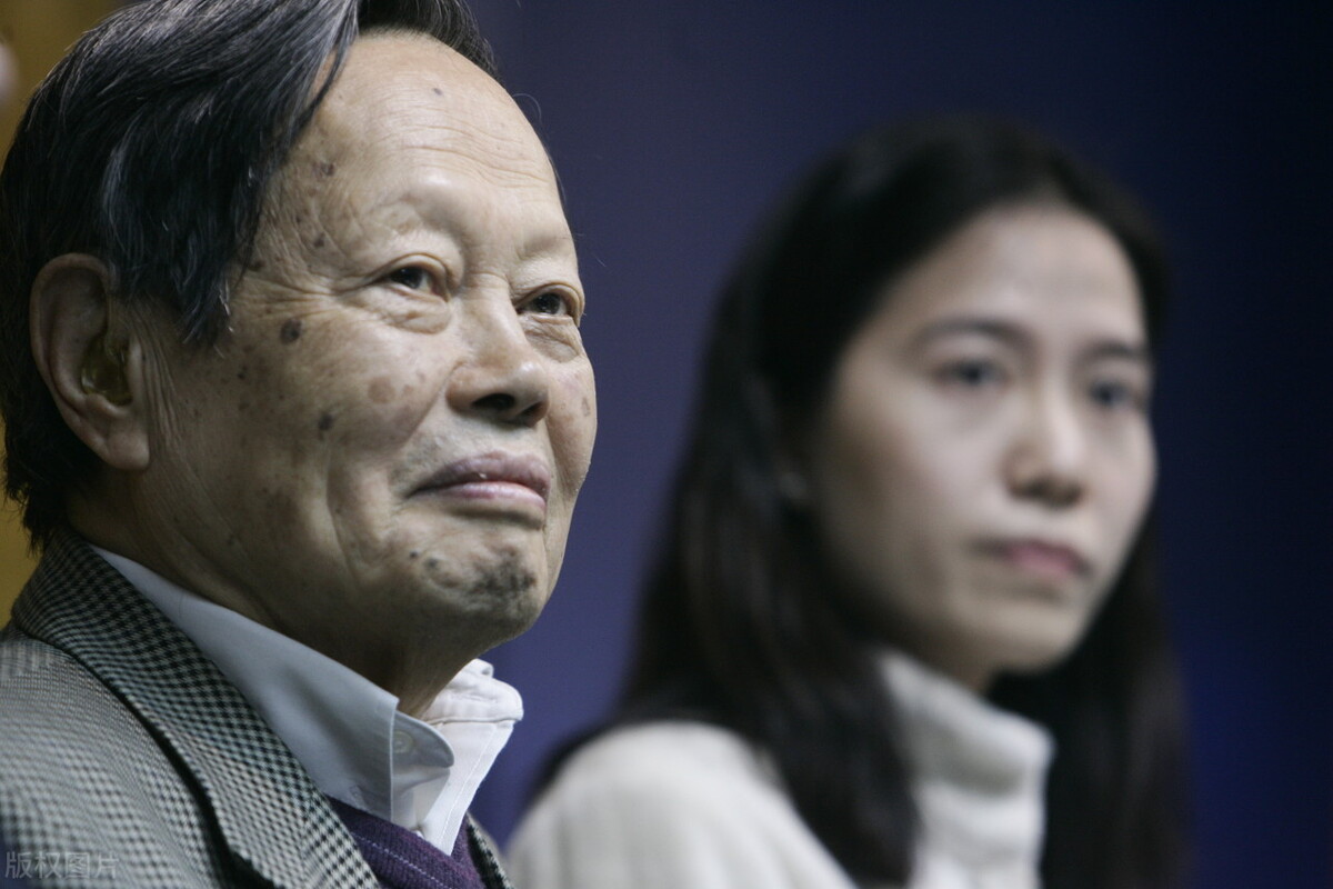 百岁杨振宁身体良好，热爱体育锻炼喜欢水上运动