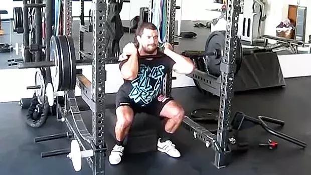 深蹲后腰疼的走不了路如何缓解,深蹲训练时腰疼的原因和改善方案