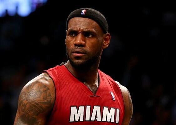 詹姆斯打5号位湖人vs掘金,从1号位打到5号位的球员