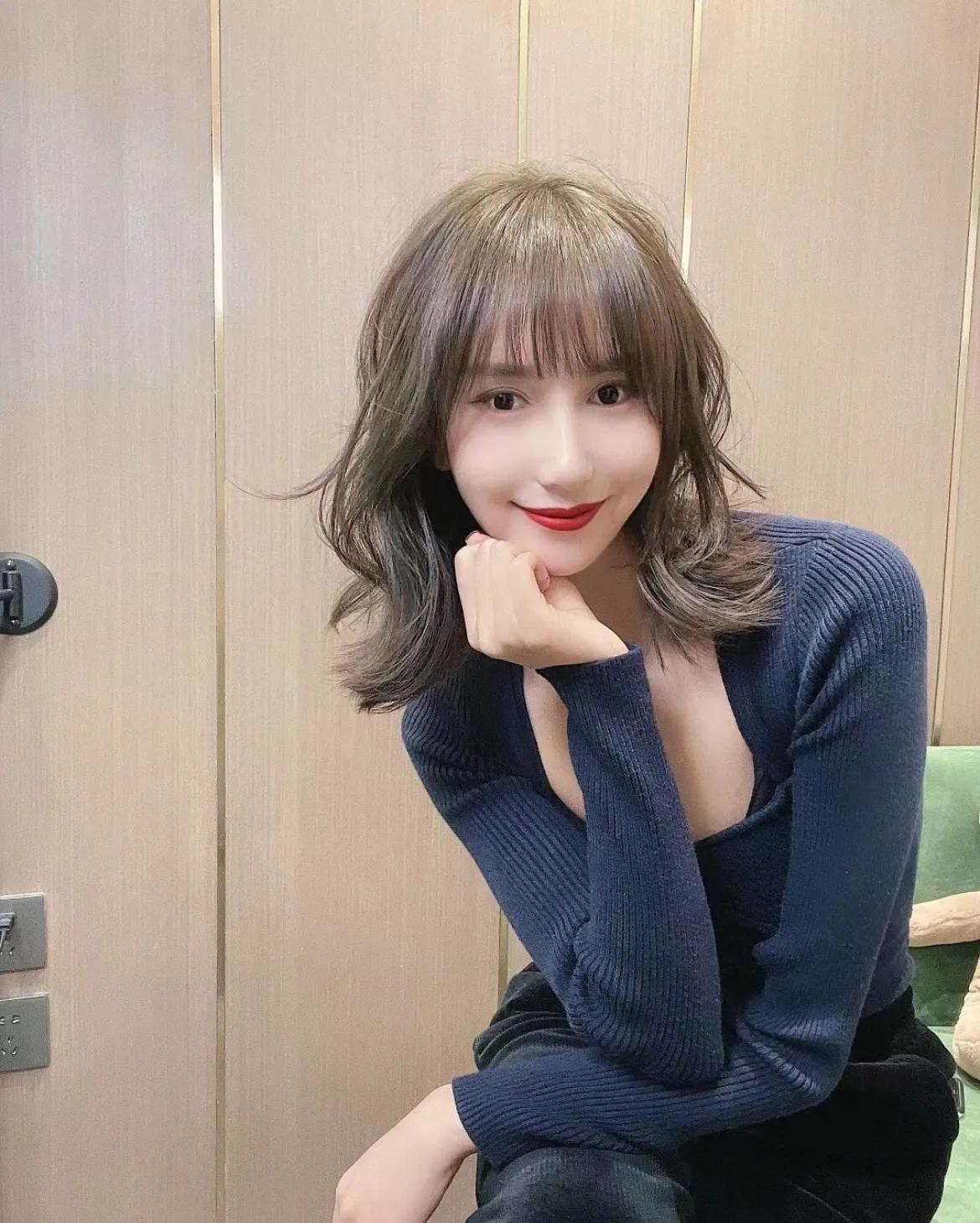 适合小脸的烫发中短发夏季,这个季节最流行的短烫发