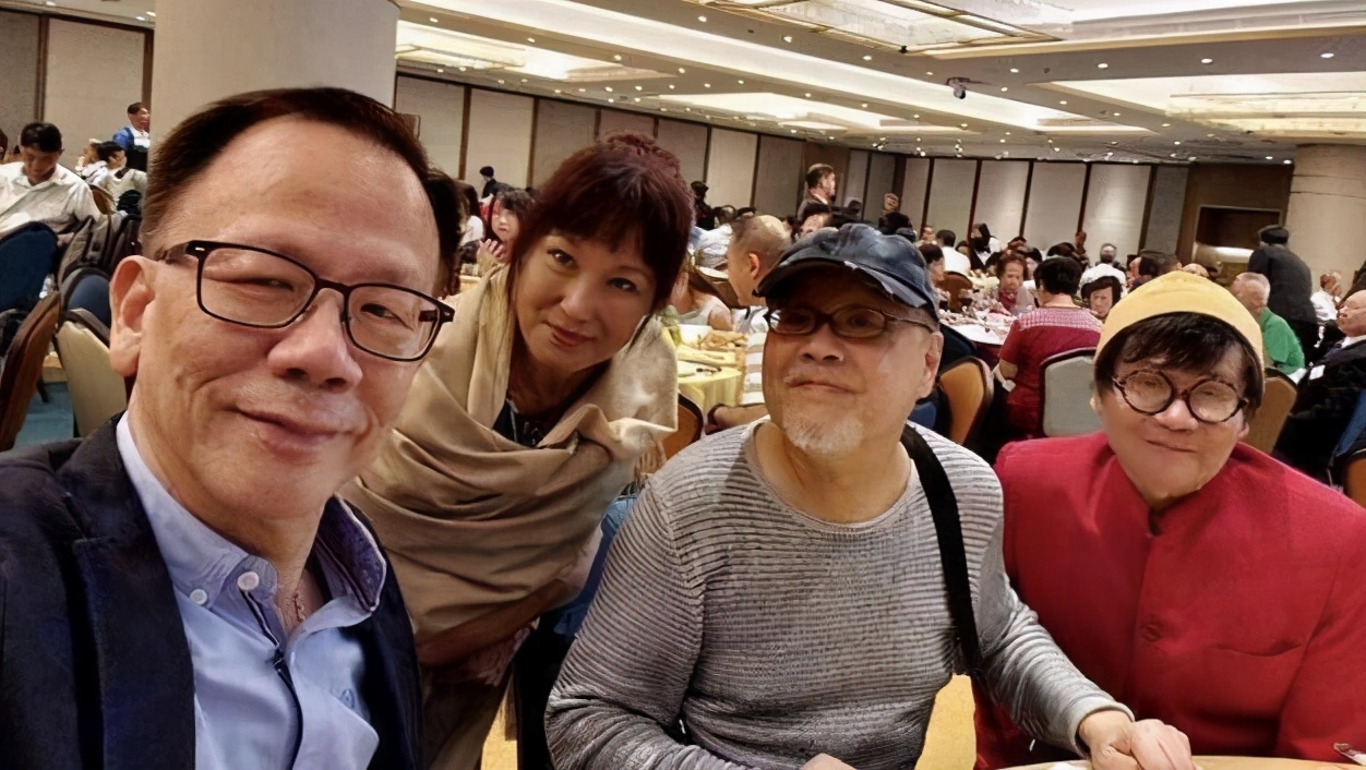 一路走好！香港资深艺人罗铭伟今日正式出殡，因突发心脏病离世