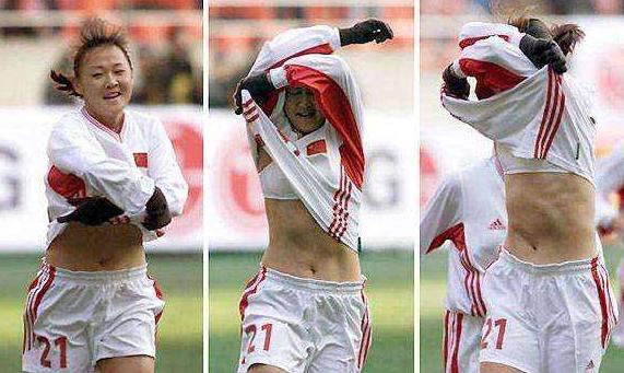 女足球员脱衣庆祝,女足队员脱衣庆祝