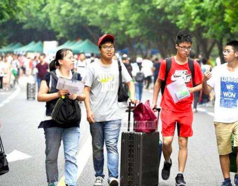 高考成绩差高三还能逆袭吗,高考成绩差一分还想报一本怎么报